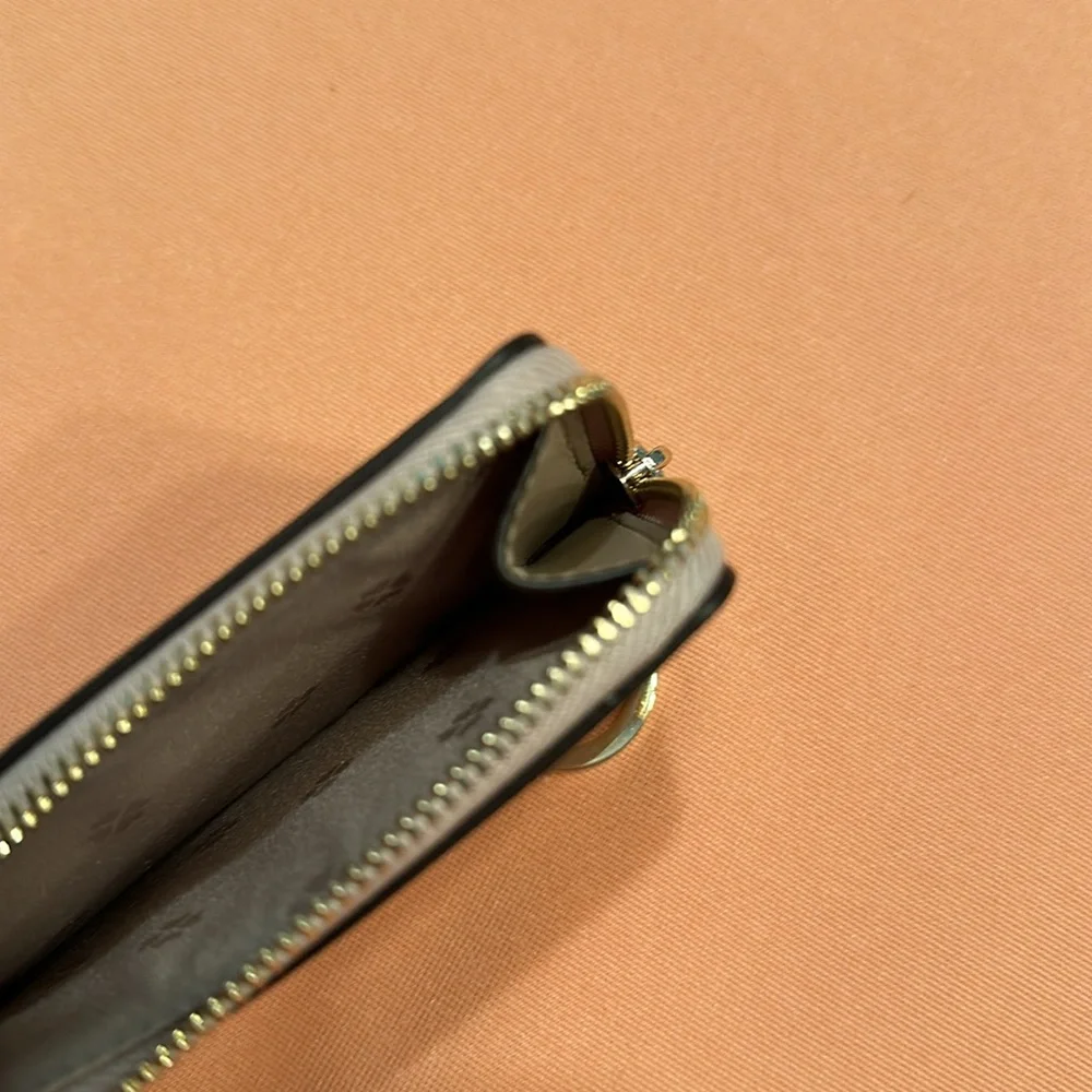 New Kate Spade Leather Card Holder/Key Chain. Neutral color.
